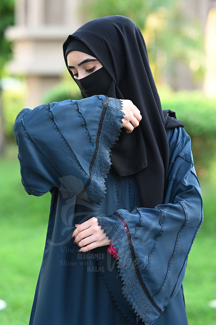 Ameerah Al Noor Abaya