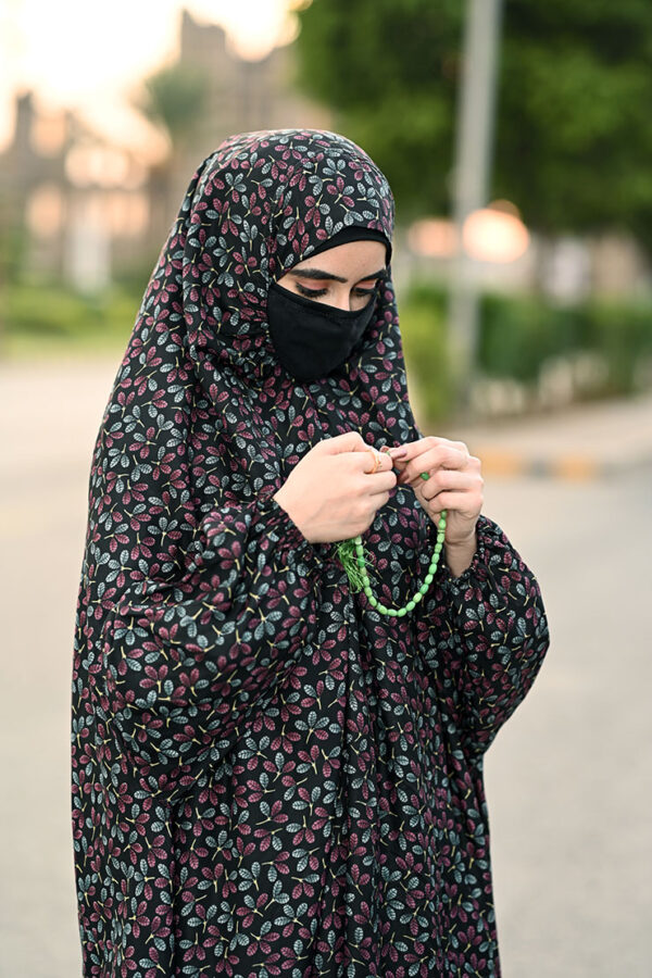 Entire Spiral Black Namaz Chaddar