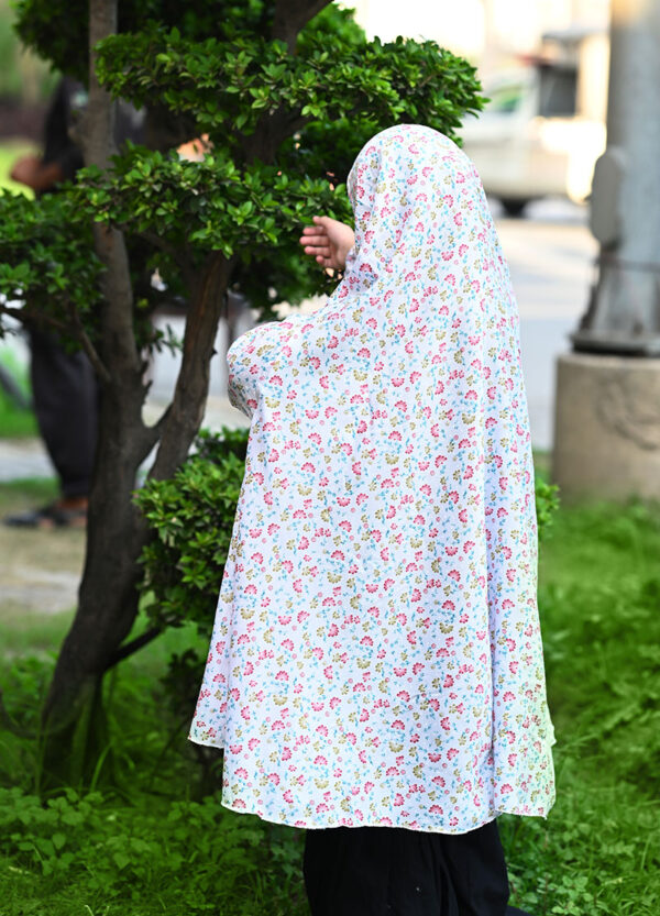 Flower Pattern White Namaz Chaddar