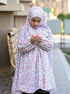 Flower Pattern White Namaz Chaddar